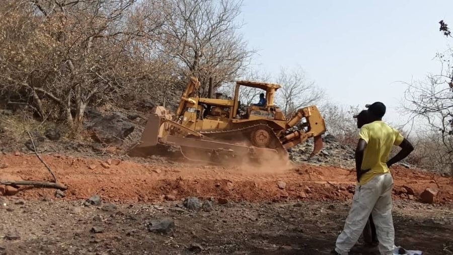 Décapage au bulldozer · Mali, équipe TMS