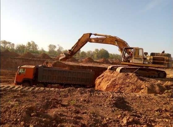Chargement du minerai · Mali, équipe TMS